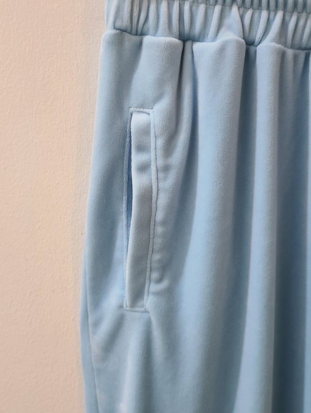 Von Dutch Women’s Blue Velour Rhinestone Logo Y2K Retro Wide Leg Sweatpants Sz L - Picture 8 of 16